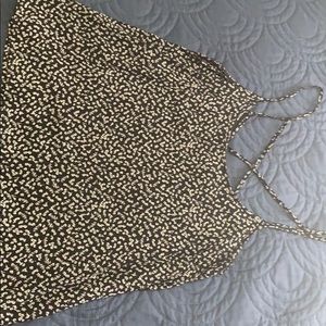 Cute black & white flowered top with back open